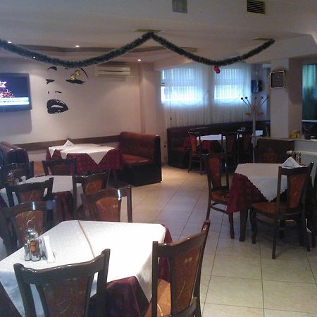 Hotel Tsarevets Asenovgrad Bagian luar foto