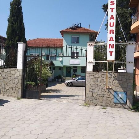 Hotel Tsarevets Asenovgrad Bagian luar foto
