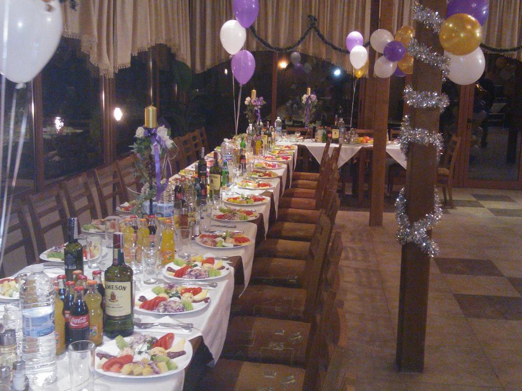 Hotel Tsarevets Asenovgrad Bagian luar foto