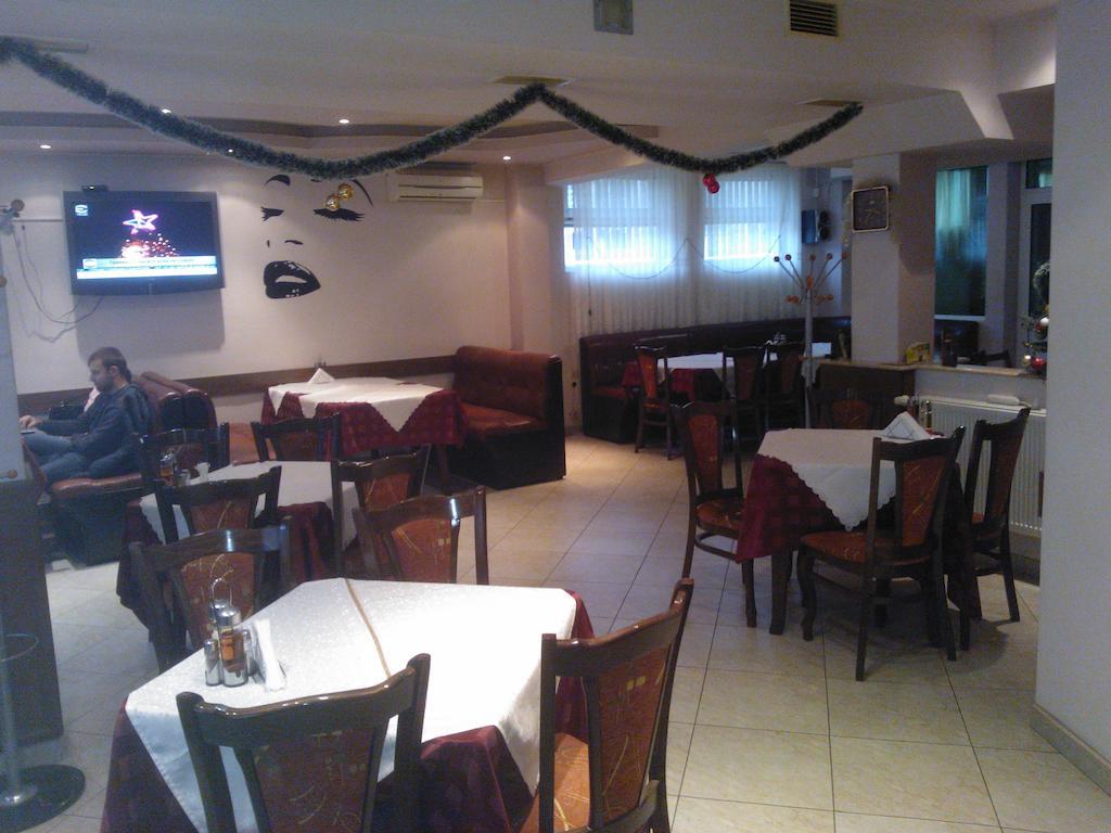 Hotel Tsarevets Asenovgrad Bagian luar foto