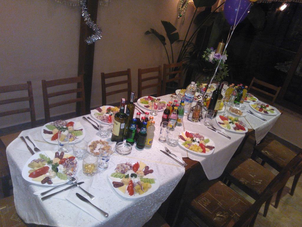 Hotel Tsarevets Asenovgrad Bagian luar foto