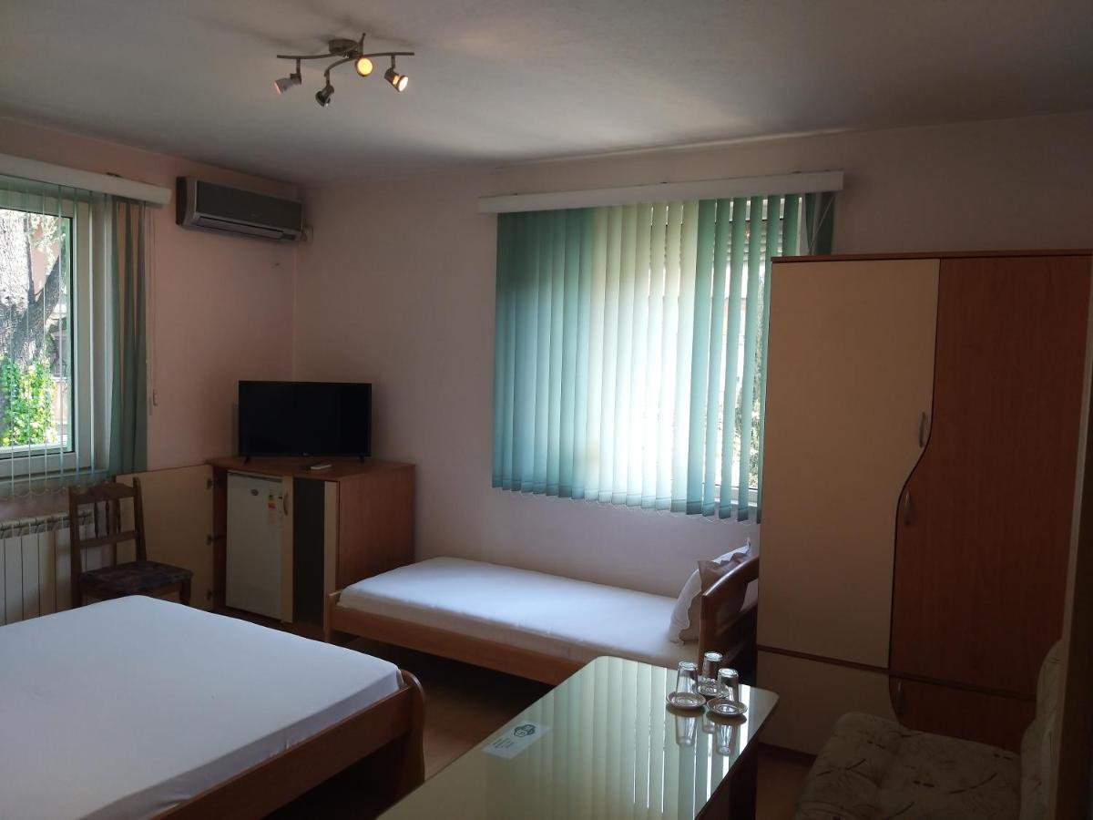 Hotel Tsarevets Asenovgrad Bagian luar foto
