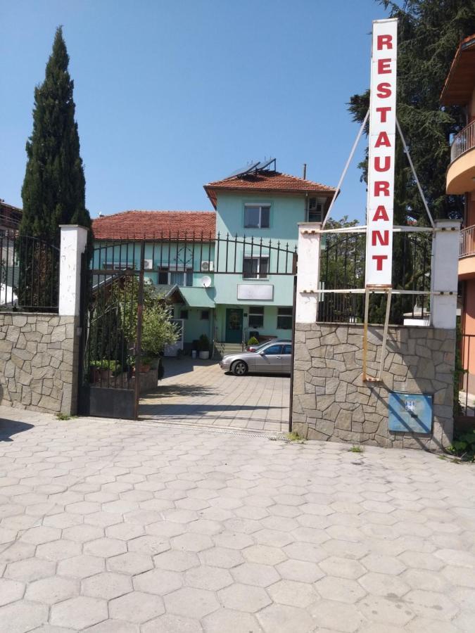 Hotel Tsarevets Asenovgrad Bagian luar foto