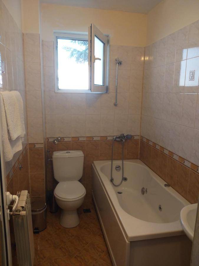 Hotel Tsarevets Asenovgrad Bagian luar foto